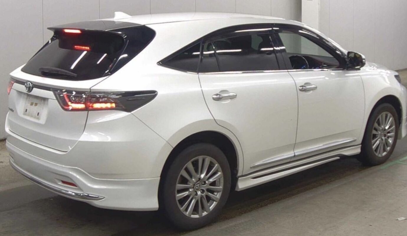 TOYOTA HARRIER PREMIUM