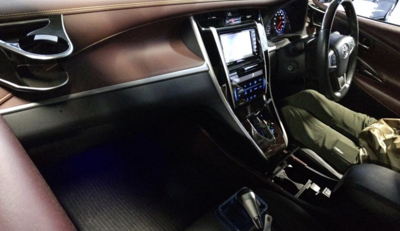 TOYOTA HARRIER PREMIUM